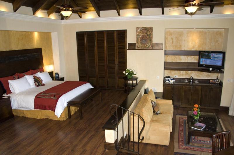 Hotel La Reunion Golf Resort And Residences 危地马拉安地瓜 客房 照片