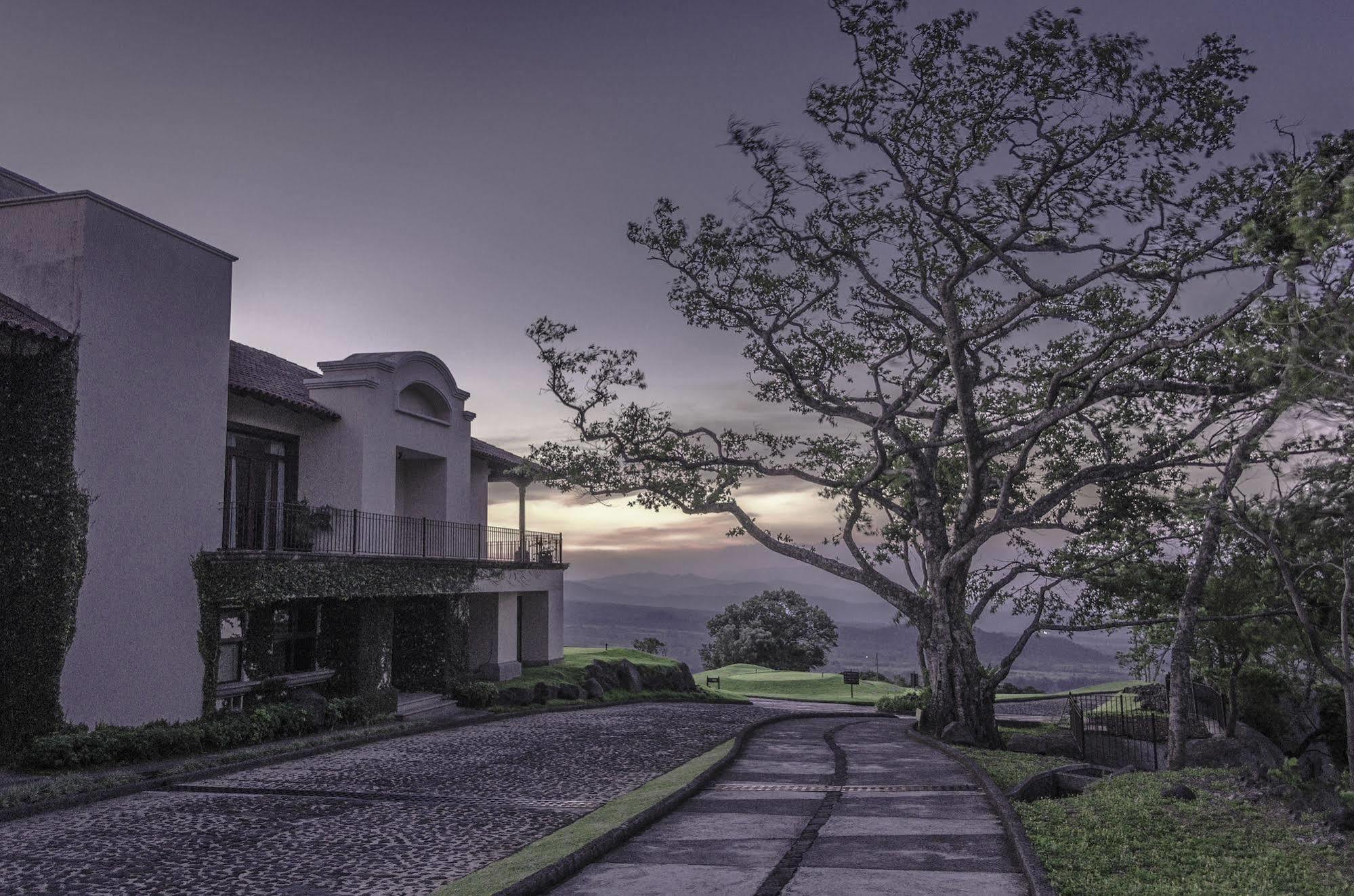 Hotel La Reunion Golf Resort And Residences 危地马拉安地瓜 外观 照片