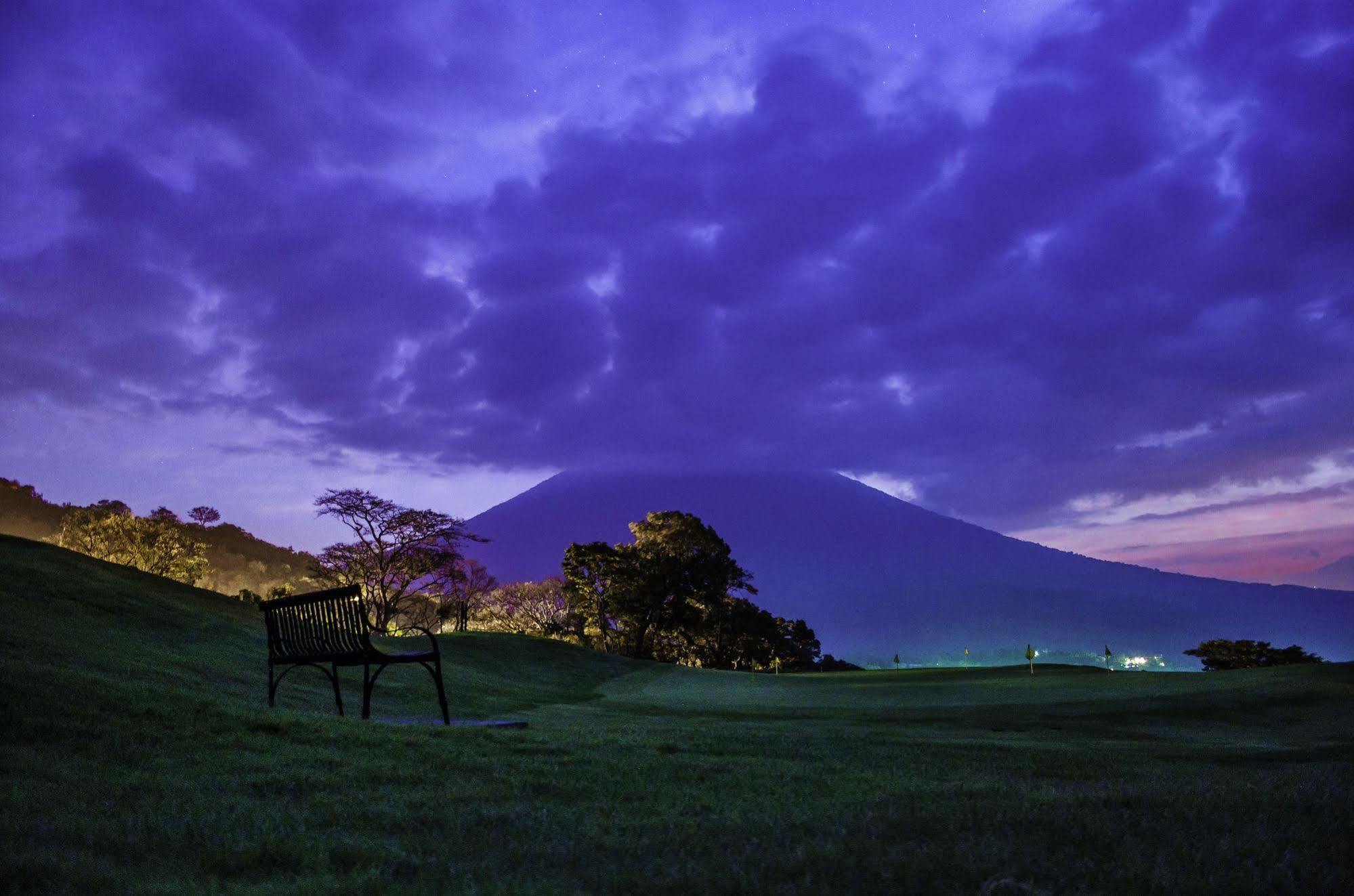 Hotel La Reunion Golf Resort And Residences 危地马拉安地瓜 外观 照片