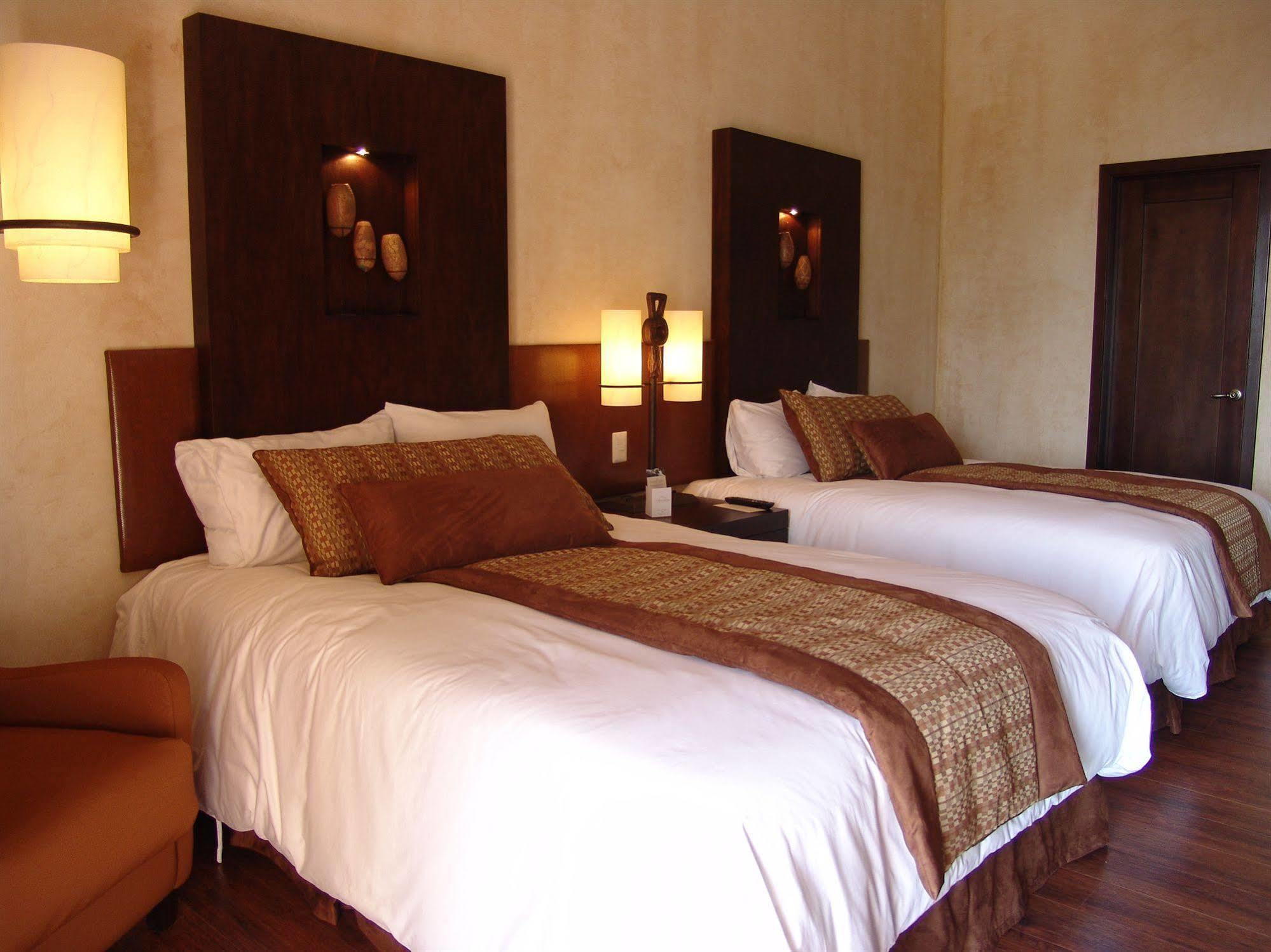 Hotel La Reunion Golf Resort And Residences 危地马拉安地瓜 外观 照片