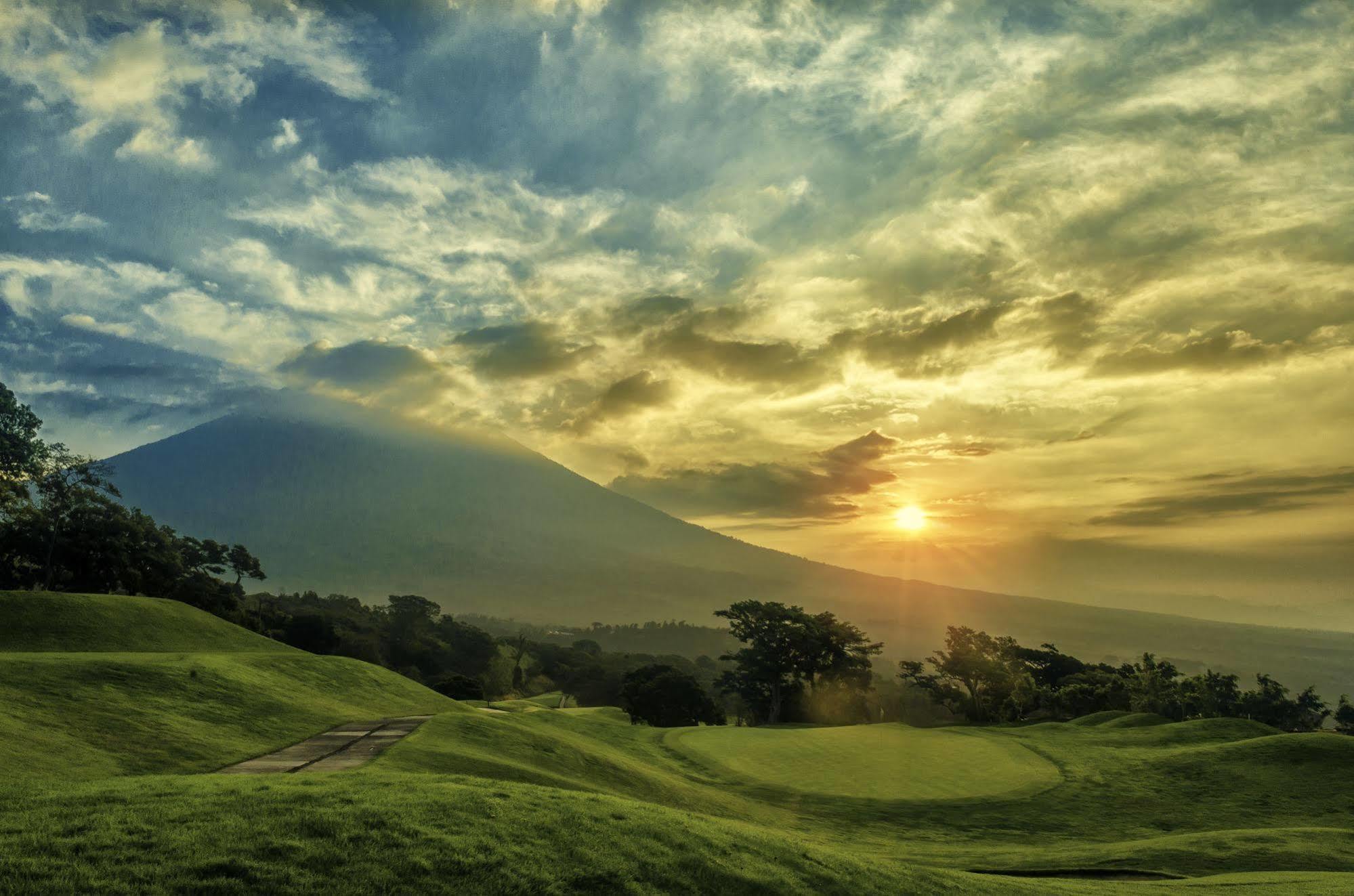 Hotel La Reunion Golf Resort And Residences 危地马拉安地瓜 外观 照片