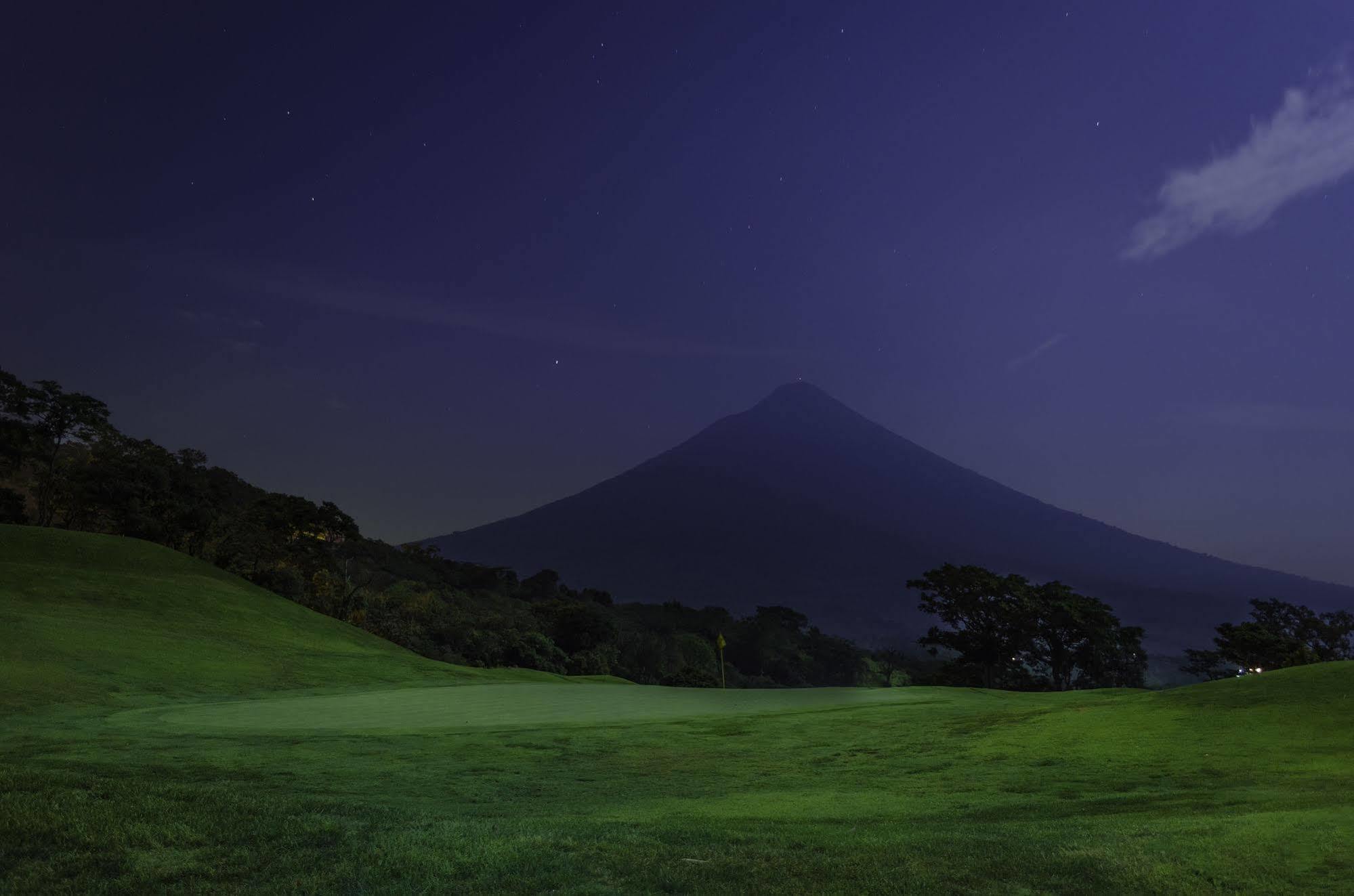 Hotel La Reunion Golf Resort And Residences 危地马拉安地瓜 外观 照片