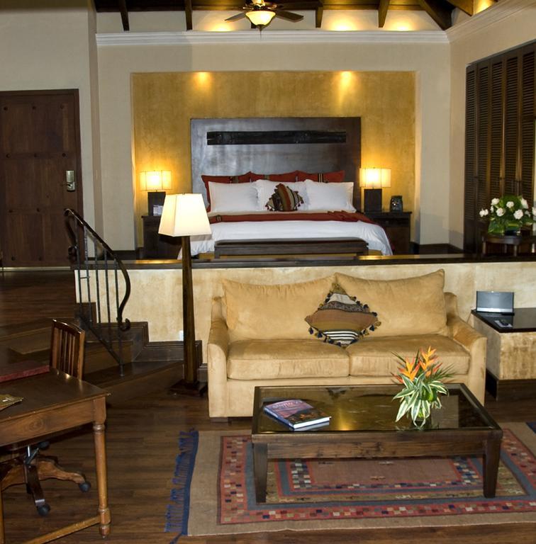 Hotel La Reunion Golf Resort And Residences 危地马拉安地瓜 客房 照片